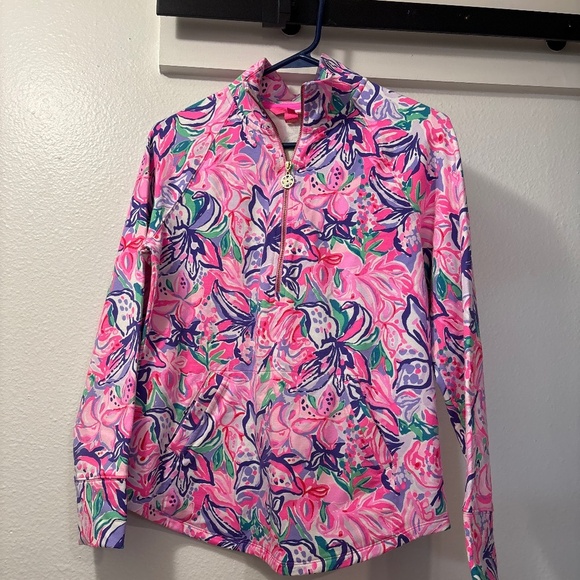 Lilly Pulitzer Skipper Popover in Isn't She Lilly UPF 50+ Track Jacket XS - Picture 1 of 7